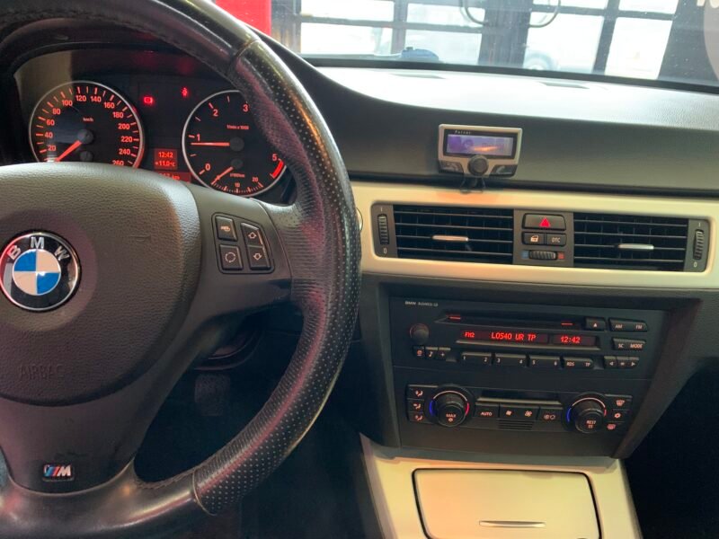 BMW Serie 3 318d pack m