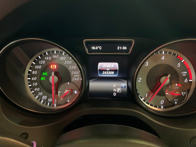 MERCEDES-BENZ Gla 220cdi amg line