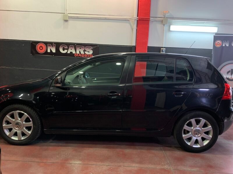 VOLKSWAGEN Golf 1.6i 5v sportline