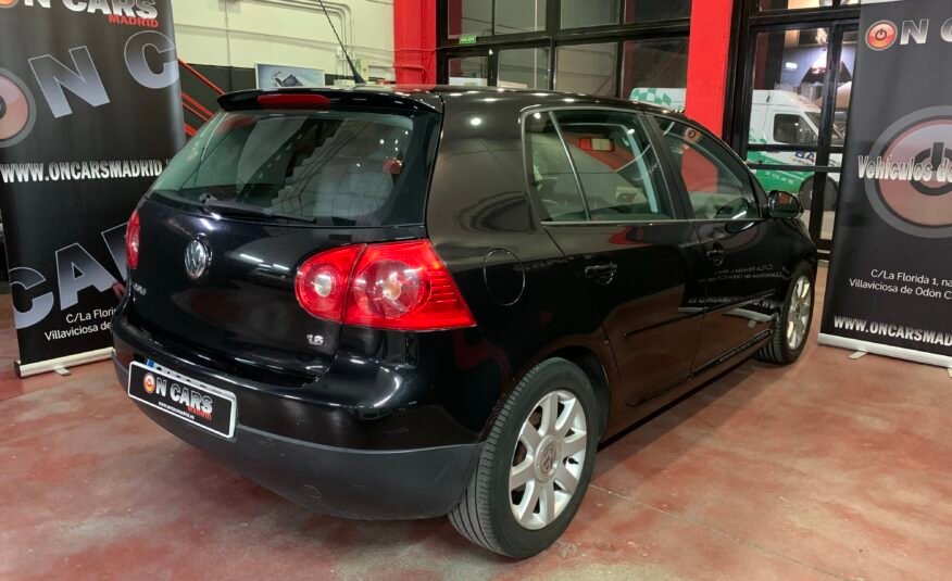 VOLKSWAGEN Golf 1.6i 5v sportline