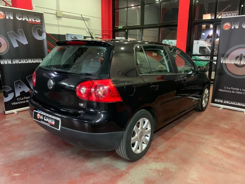 VOLKSWAGEN Golf 1.6i 5v sportline