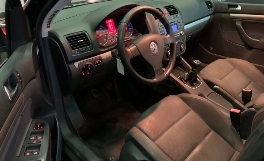 VOLKSWAGEN Golf 1.6i 5v sportline