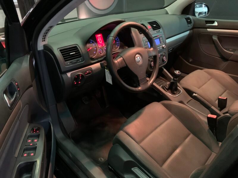 VOLKSWAGEN Golf 1.6i 5v sportline