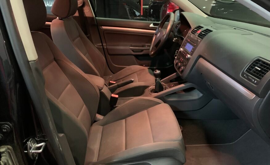 VOLKSWAGEN Golf 1.6i 5v sportline