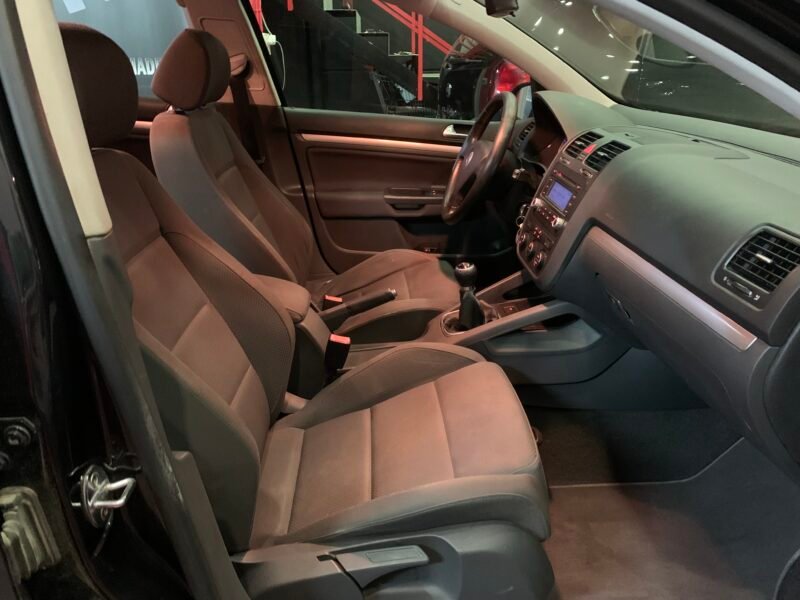 VOLKSWAGEN Golf 1.6i 5v sportline