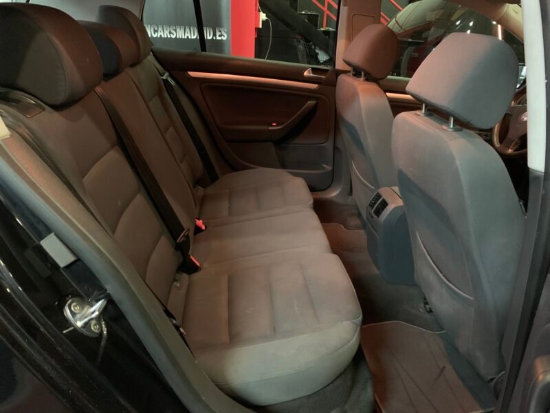 VOLKSWAGEN Golf 1.6i 5v sportline