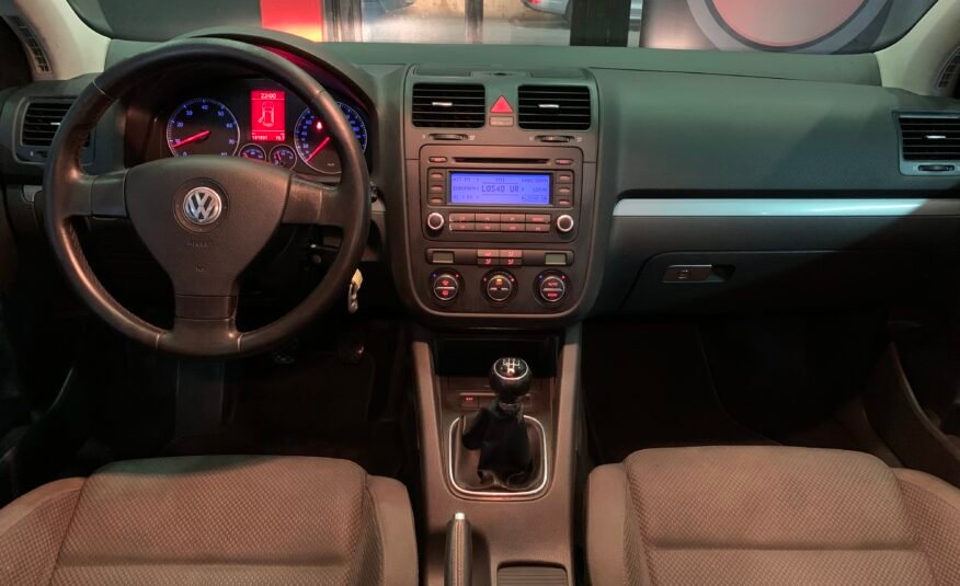VOLKSWAGEN Golf 1.6i 5v sportline