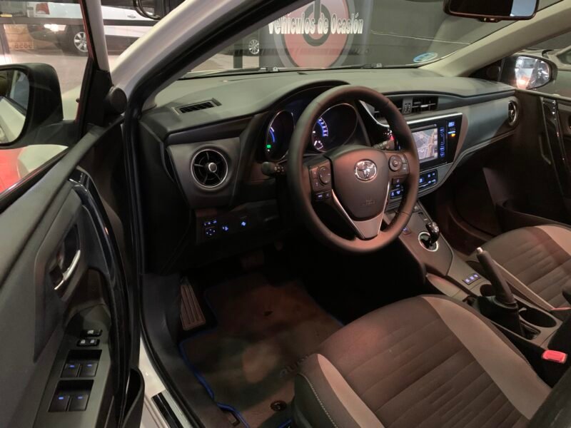 TOYOTA auris 1.8 hybrido