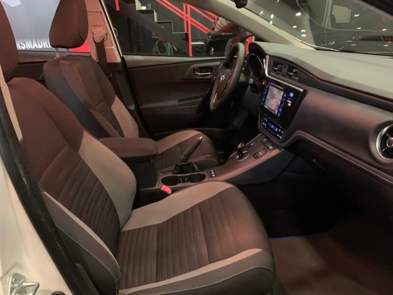 TOYOTA auris 1.8 hybrido