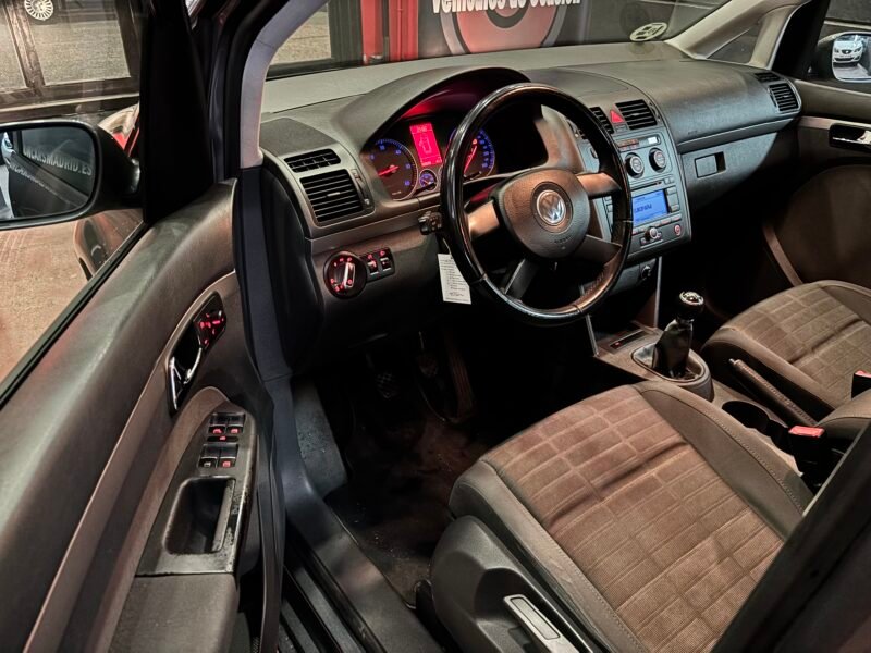 VOLKSWAGEN Touran 2.0 tdi highline