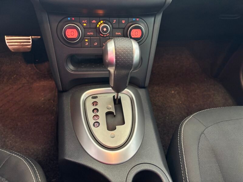 NISSAN qashqai 2.0i tekna sport