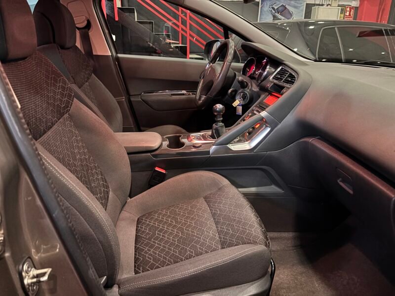 PEUGEOT 3008 1.6 bluehdi style