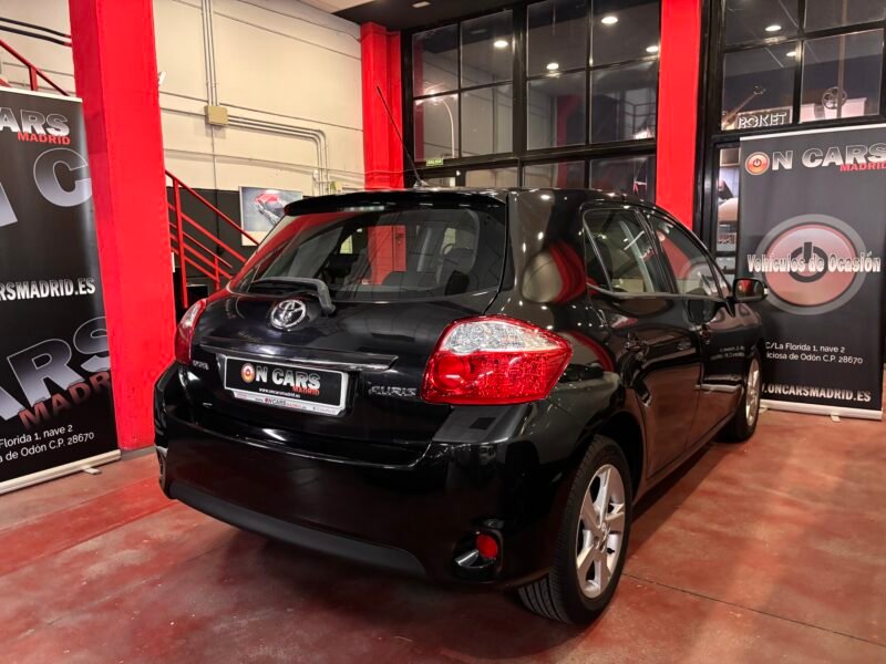 TOYOTA auris 1.4 d4d active