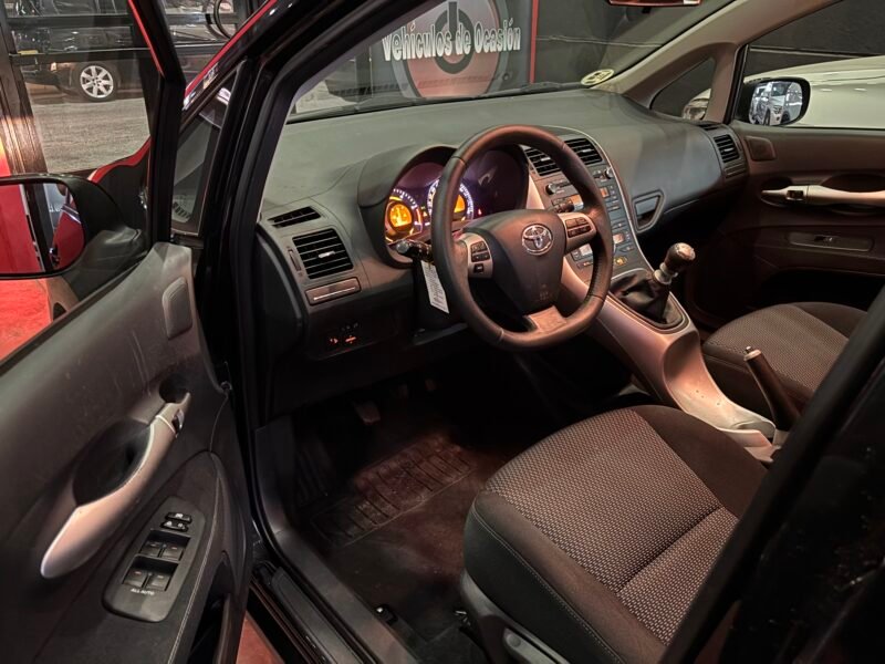 TOYOTA auris 1.4 d4d active