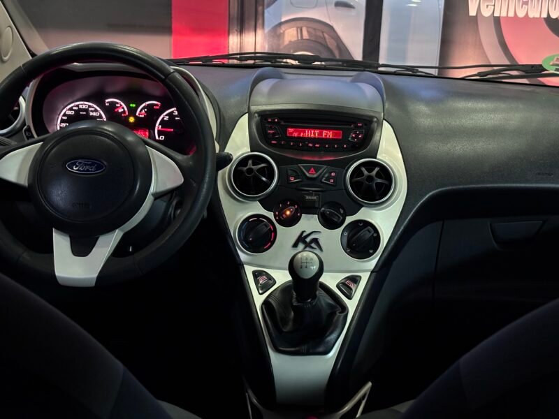 FORD KA 1.2i titanium