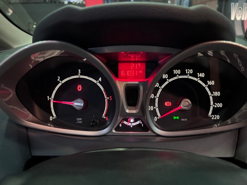 FORD Fiesta 1.6 tdci titanium
